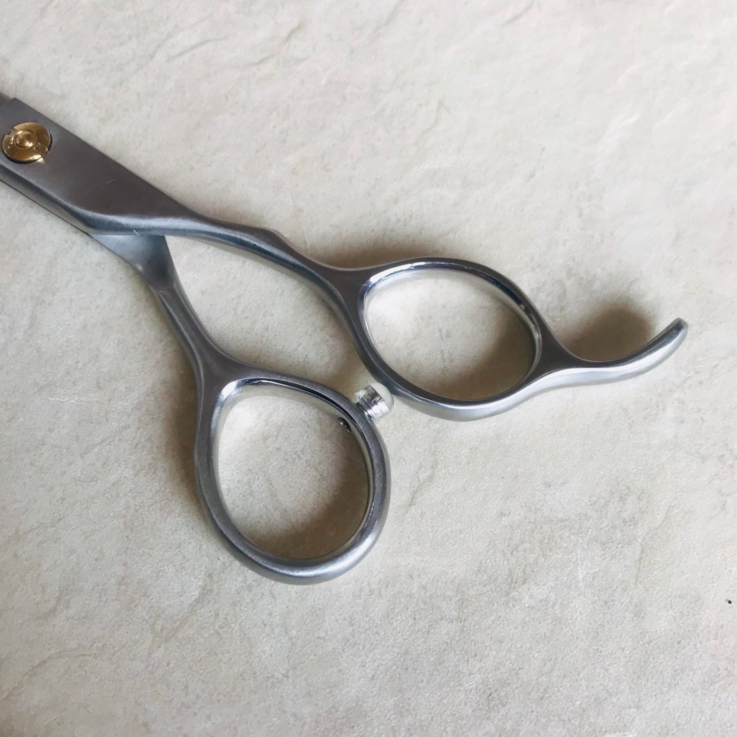 Tesoura de tosa serrilhada sem pelos
